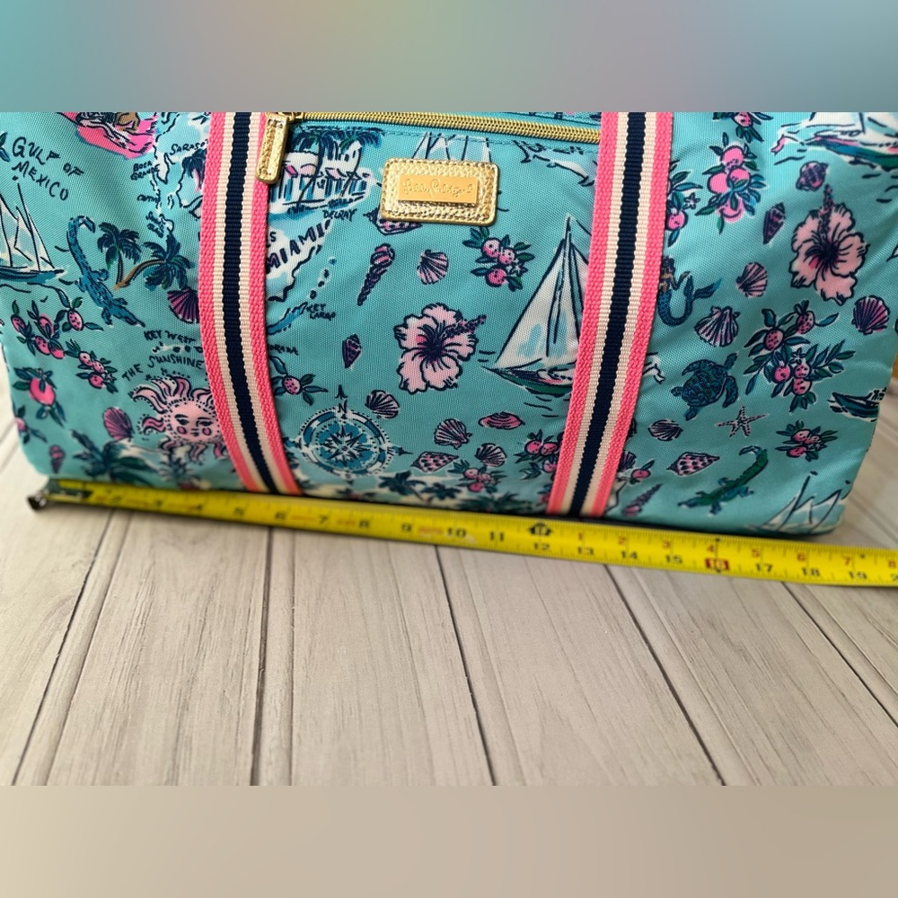Lilly Pulitzer Amalfi blue overnight duffle bag with removable shoulder strap. - Picture 10 of 11